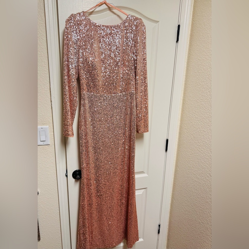 Eliza J
Sequin Gown pink